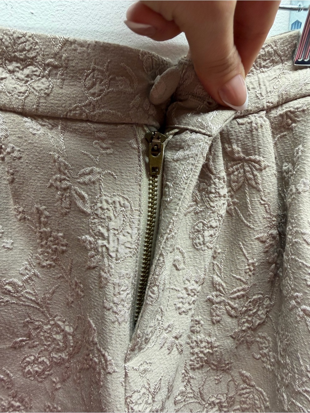 Free People Neutral Embroidered Shorts-Size 4 - Picture 4 of 5